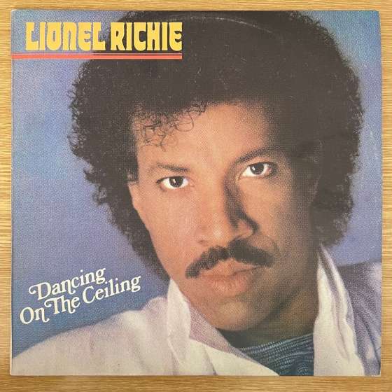 Lionel Richie – Dancing On...
